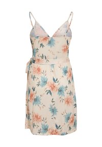 Robe sans manches à col en V, fines bretelles, ceinture à la taille et motif floral dans des tons pêche doux et bleu sur fond beige clair.
