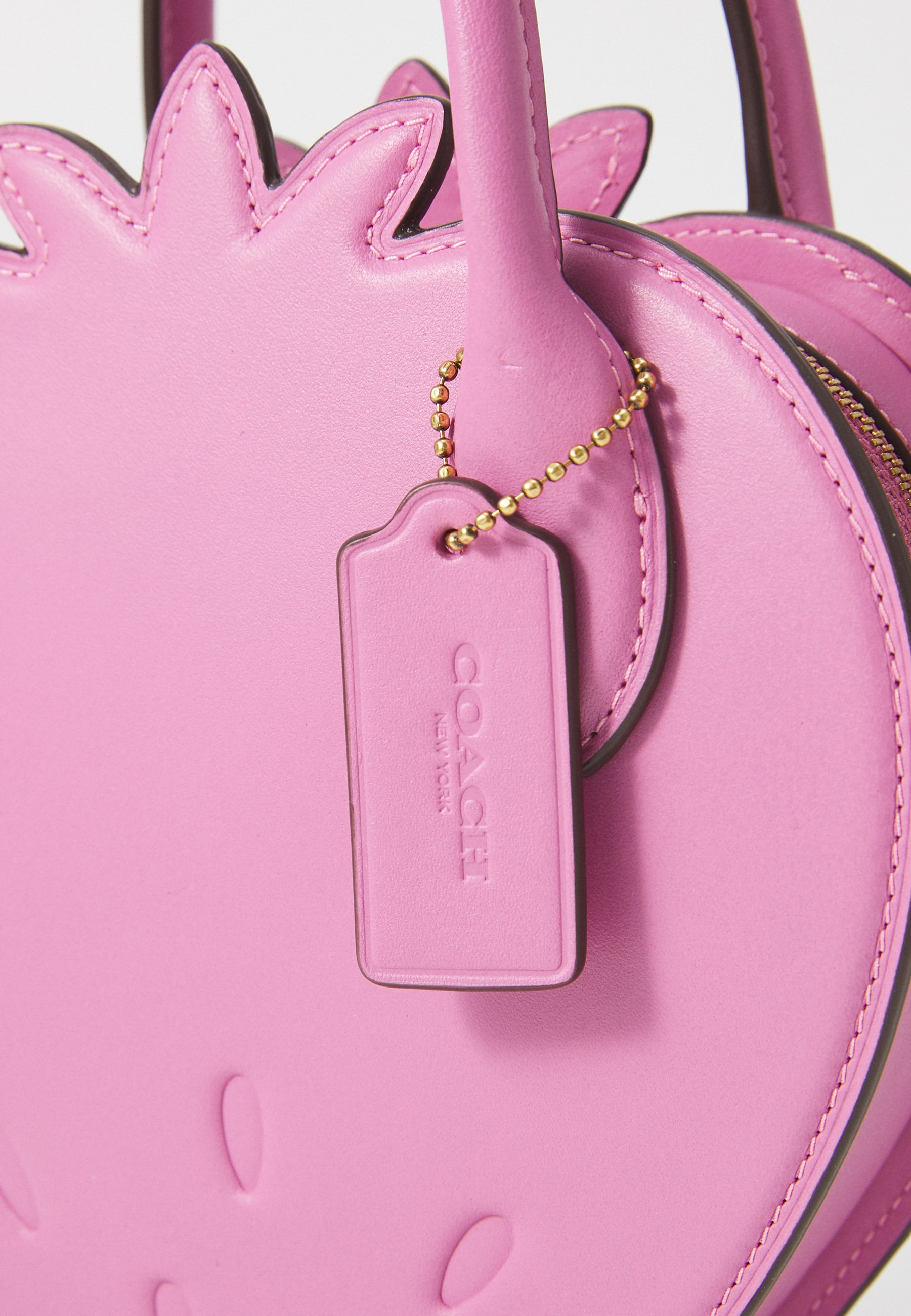 希少✨COACH Strawberry Signature Pink Charm Coach strawberry charm - Gem