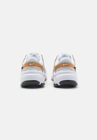 Nike Sportswear AL8 - Sneakers basse - flax/white/light orewood brown/black