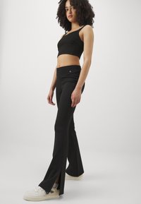 Calvin Klein Jeans SCULPTED MILANO - Kelnės - black