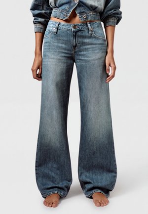 Bershka, LOW-RISE STRAIGHT-LEG - JEANS - Jean coupe décontractée - blue denim