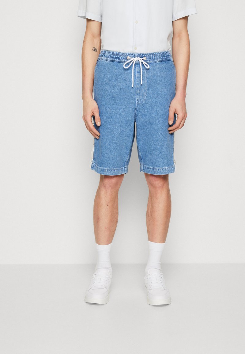 Tommy Jeans AIDEN TAPE Jeansshorts denim light/lyseblå denim