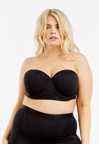Svart bandeau-bh i slätt tyg, med en formad design och bygelstöd samt en bred, mjuk band för komfort.