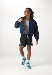 Jordan WOVEN DIAMOND SHORT - Korte sportsbukser - black/white