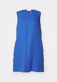 Robe bleu sans manches en tissu léger, avec un col rond, des fentes latérales et une fermeture par lien à l'arrière. Design simple.