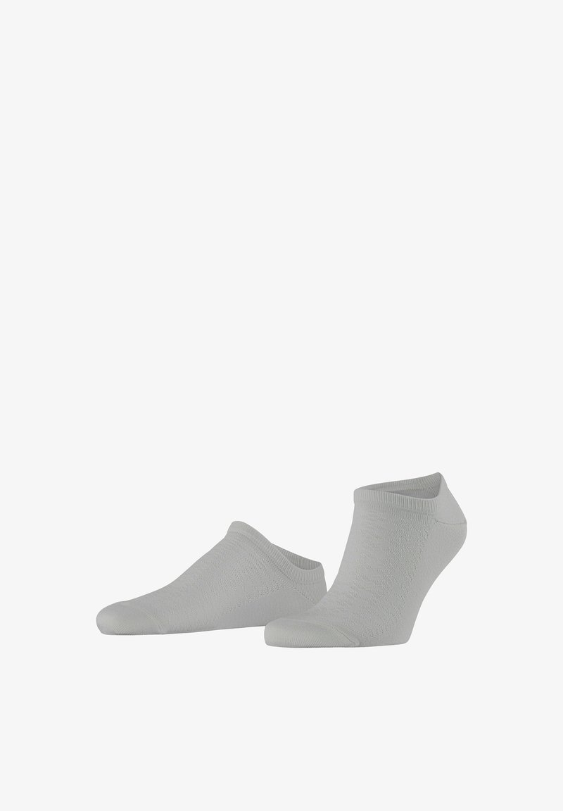 Paire de chaussettes basses unies gris clair avec un motif tricoté subtil, présentées sur un fond blanc.