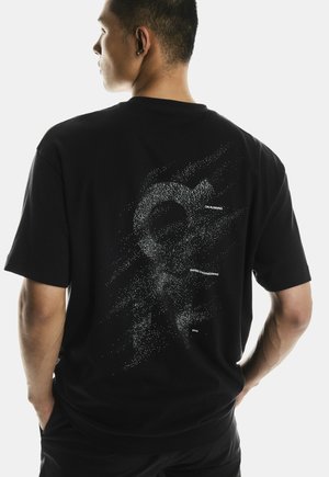 - T-shirt z nadrukiem