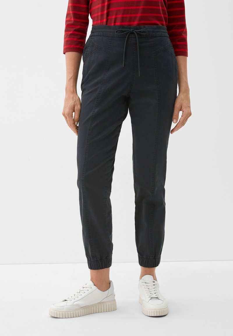 Pantalon de jogging bleu marine en mélange de coton, doté d'une taille élastique avec cordon de serrage, de poches latérales et de poignets resserrés.