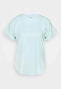 Ljusblå kortärmad träningsskjorta med rund halsringning och subtila mesh-sidopaneler, uppställd platt på en vit bakgrund.