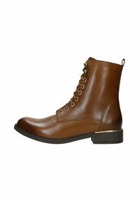 Brązowy skórzany botek za kostkę z zaokrąglonym noskiem, sznurowanym przodem, złotymi detalami i niskim blokowym obcasem. Gładka faktura i klasyczny design.