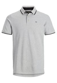 Polo gris en mélange de coton, avec un col noir et des accents sur les manches, patte de boutonnage à deux boutons, et un petit logo sur la poitrine.