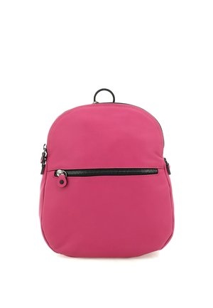 Piccolo zainetto rosa con una tasca frontale con cerniera e un manico ad anello nero nella parte superiore, mostrato su sfondo bianco.