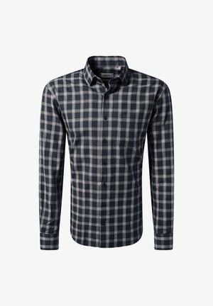 Camicia a maniche lunghe a quadri bianco e nero con colletto, esposta su uno sfondo bianco semplice.