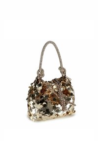 Borsa a tracolla in paillettes d'oro con superficie metallica testurizzata. Presenta un manico curvo e dettagli in catena. Forma arrotondata con motivo decorativo.