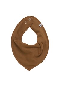 Brązowy trójkątny śliniak dla niemowląt z zapięciem na napy i małą białą metką na białym tle.