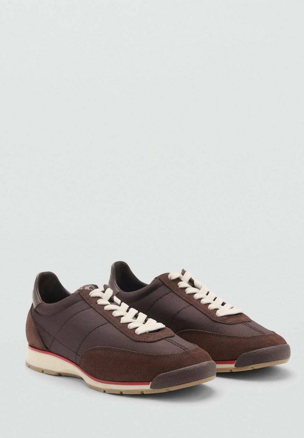 MET CONTRASTERENDE - Trainers - chocoladebruin2