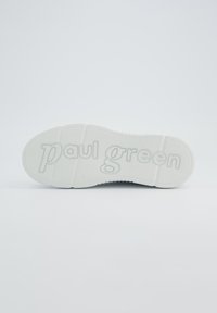 Semelle de chaussure en caoutchouc blanche avec logo "paul green" en relief. Surface texturée et motif nervuré pour une meilleure adhérence. Design épuré et minimal.