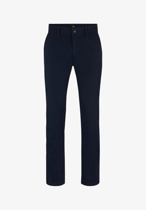 Chinos de algodão azul marinho com perna reta, passadores de cinto, fecho por botão e bolsos frontais. Textura suave com detalhes de costura discretos.