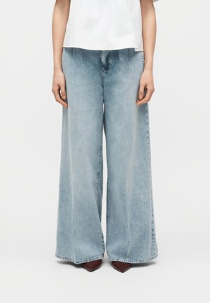 EMANUELA - Brīvi džinsi - pastel blue