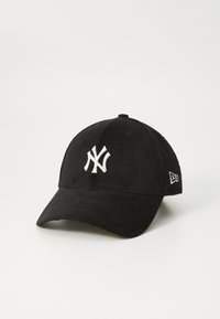 Casquette de baseball en velours côtelé noir avec un logo des New York Yankees brodé en blanc à l'avant et un petit logo New Era sur le côté.