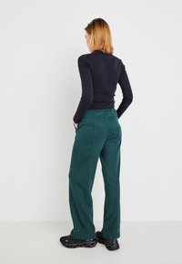 GAP PANT - Treniņtērpa apakšdaļas - essex green