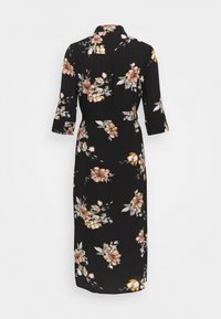 Svart midiklänning med bruna och gula blommönster, 3/4-sleeves, krage och bälte i midjan, visad från baksidan på en vit bakgrund.