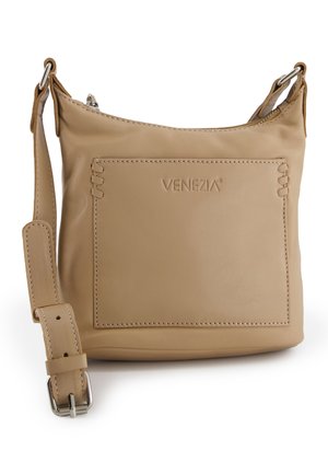 Beige læder crossbody taske med frontsyet lomme og justerbar rem, præget med brandnavnet "VENEZIA."