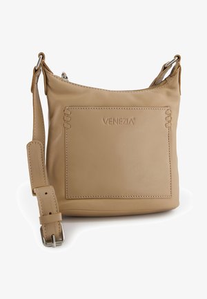 Beigefarbene Leder-Umhängetasche mit vorne aufgenähter Tasche und verstellbarem Riemen, geprägt mit dem Markennamen „VENEZIA.“