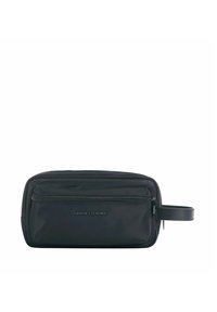 Borsa da toeletta nera in nylon con una superficie liscia. Presenta un compartimento con zip e una maniglia laterale. Logo visibile sul fronte.