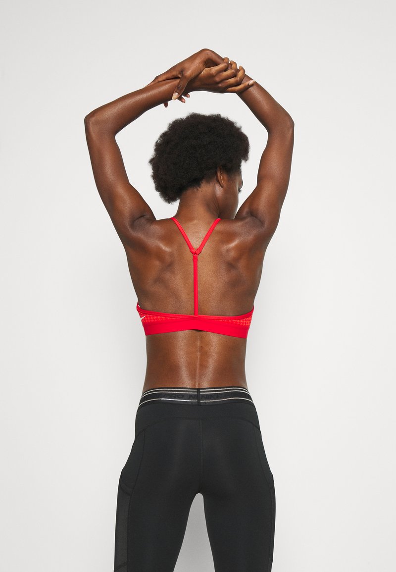 Damen Sportbekleidung | Nike Performance INDY BRA Sport-BH mit leichter Stützkraft chile red/university red/white/rot - RH12246 Damen Sportbekleidung | Nike Performance INDY BRA Sport-BH mit leichter Stützkraft chile red/university red/white/rot - RH12246