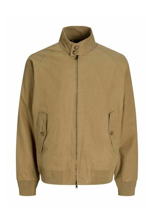 Kaki žakete ar augstu apkakli, priekšējo rāvējslēdzēju un divām pogām aizpogātām kabatām. Ir ribotas aproces un mīksta tekstūra. Vienkāršs, mūsdienīgs dizains.