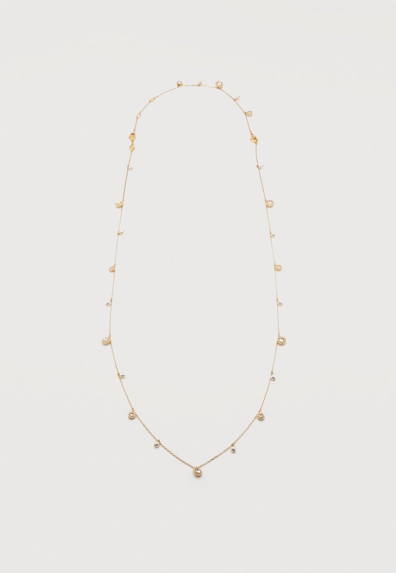 Λεπτό χρυσό κολιέ αλυσίδα με μικρές πέρλες και στρογγυλά κρυστάλλινα διακοσμητικά, τοποθετημένα ομοιόμορφα κατά μήκος του, σε λευκό φόντο.