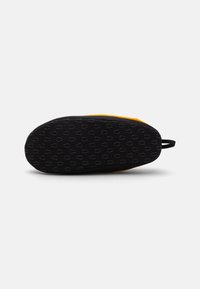 The North Face NSE TENT MULE IV - Mules - summit gold/black