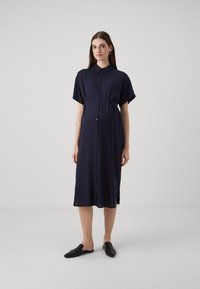 Vero Moda Maternity VMMBUMPY CALF - Abito a camicia - night sky