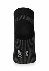 Chaussette noire de cheville avec un design en relief texturé, un pied renforcé et un talon lisse. Présente des indications de taille blanches sur le côté.