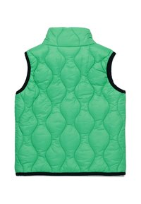 Gilet verde trapuntato con colletto alto, caratterizzato da un motivo testurizzato e rifiniture nere lungo le ascelle e l'orlo.