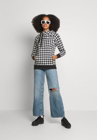 ONLY ONLJALENA HOOD - Sweatshirt com capuz - cloud dancer/black