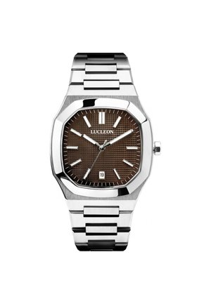 Sølv metal armbåndsur med en brun tekstureret urskive, hvide timemarkører, datovindue ved seks og tre visere, der viser 10:14:35.