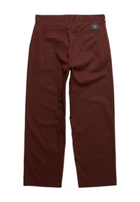 Braune Baumwollhosen mit einem geraden Beindesign, ausgestattet mit einem Bund, Gesäßtaschen und einem Etikett auf der Rückseite.