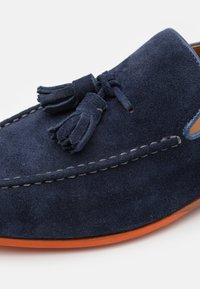 Melvin & Hamilton CLIVE - Pantofi slip-on - navy/rich tan/orange