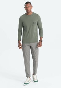 Ombre WITH POCKET  - Pitkähihainen paita - olive green