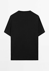 Schwarzes Kurzarm-T-Shirt aus Baumwolle, mit Rundhalsausschnitt und schlichter Gestaltung ohne sichtbare Logos oder Muster auf der Rückseite.