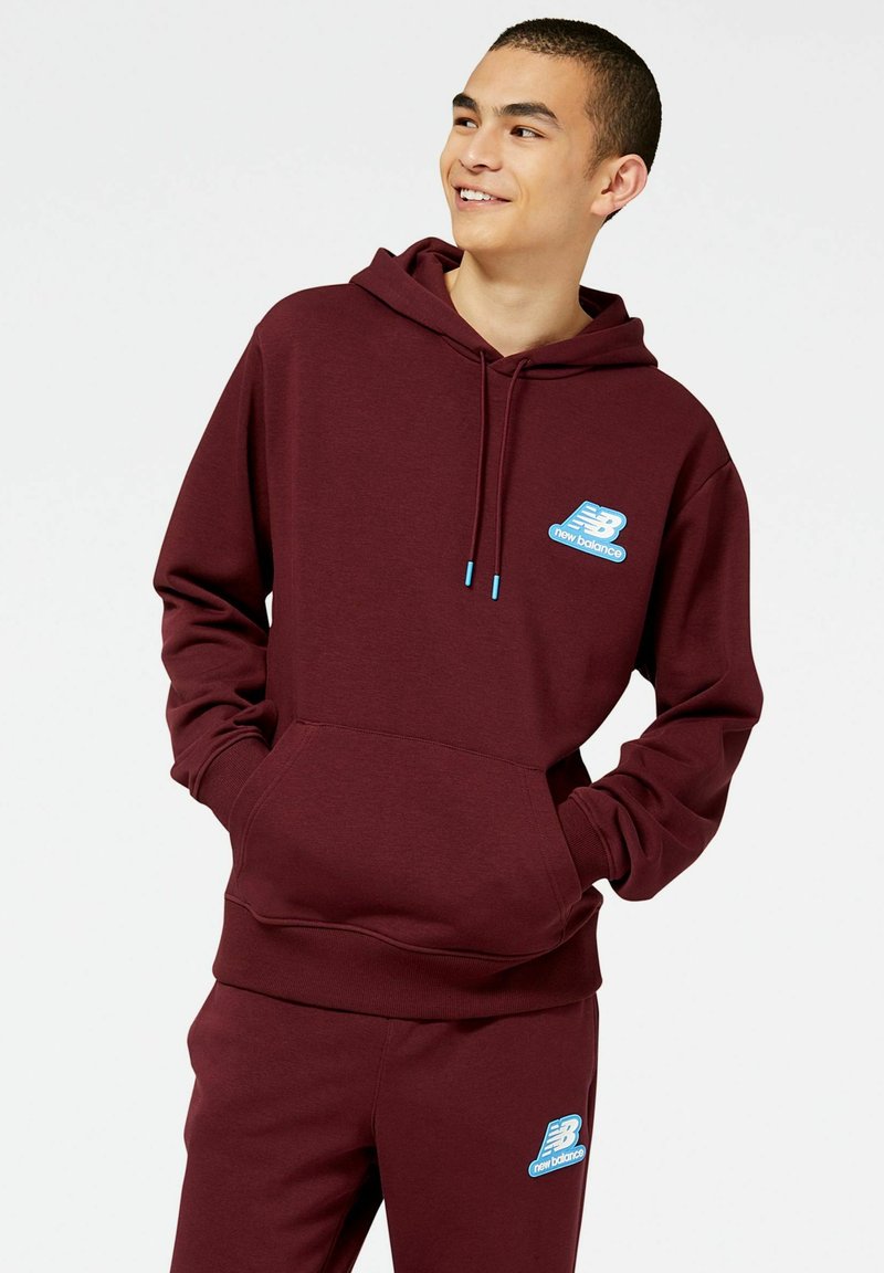 New Balance ESSENTIALS STACKED Sweat à capuche nb burgundy/rouge