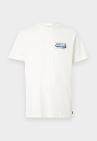 Biała bawełniana koszulka z niebieskim logo "Rip Curl" na lewej piersi. Krótkie rękawy i luźny krój. Gładka faktura, prosty design.