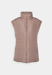 Colete acolchoado em castanho claro com colarinho alto, fecho de correr à frente e design sem mangas. Apresenta painéis acolchoados e dois bolsos laterais.