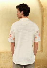 Next TEXTURED SHORT SLEEVE - Camisa - ecru embroidery