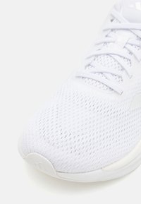 adidas Performance Silniční běžecké boty - white