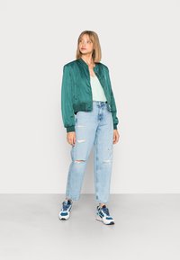 Vero Moda VMKAYA STRAP - Blusa - brook green deba