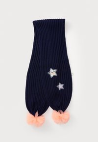 Écharpe en tricot côtelé bleu marine avec deux patches en forme d'étoile scintillante et des pompons en tulle de couleur pêche à chaque extrémité.