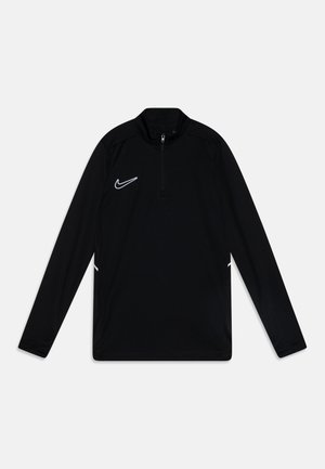 Čierny športový top s dlhým rukávom a polo-zip golierom, s bielym logom Nike na ľavej hrudi a bielymi akcentmi na bokoch.